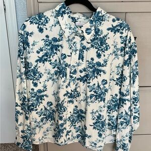 GAP Floral Blue and White Cropped  Button-down Shirt